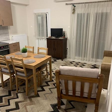 Renovated Apartment In The Center Of Larisa Bagian luar foto