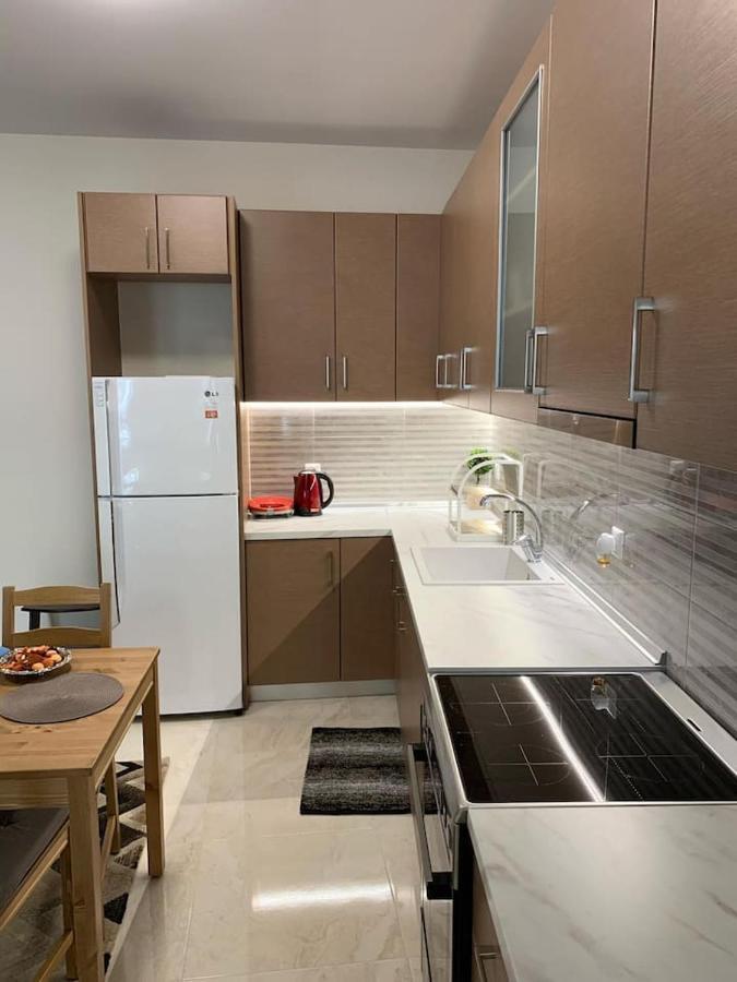 Renovated Apartment In The Center Of Larisa Bagian luar foto