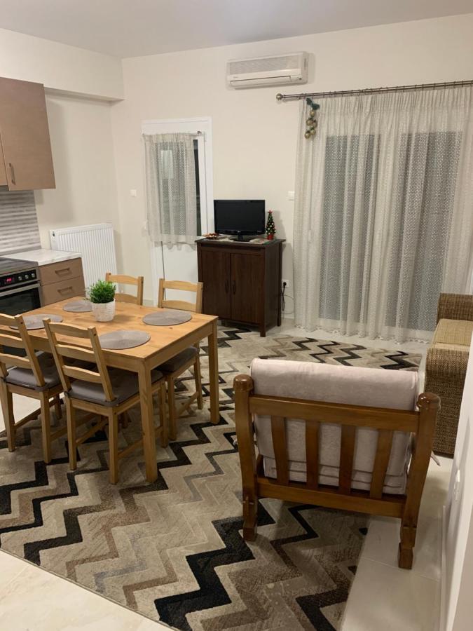 Renovated Apartment In The Center Of Larisa Bagian luar foto